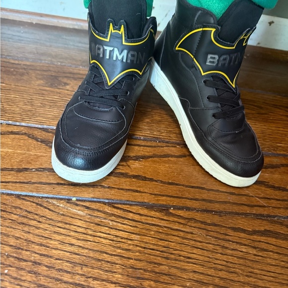 H&M Batman Black High Top Sneakers with Velcro Closure - Picture 9 of 13